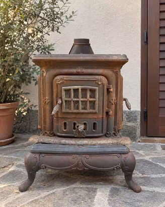 Stufa antica in ghisa – vintage / d’epoca