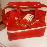 Borsa da sport, con fondo plastico.