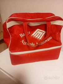 Borsa da sport, con fondo plastico.