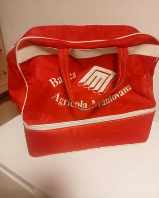 Borsa da sport, con fondo plastico.