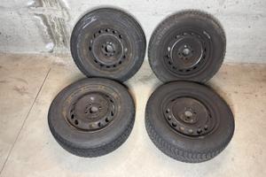 Gomme invernali 185 65 R 14  con cerchi