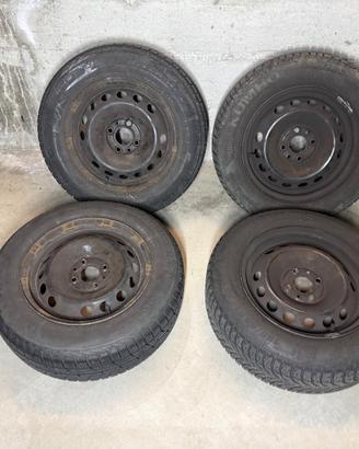 Gomme invernali 185 65 R 14  con cerchi