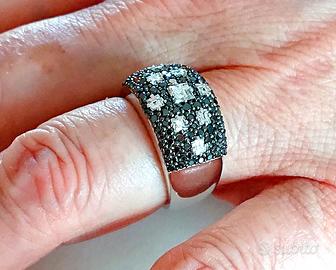 Anello oro bianco 18k pavè diamanti bianchi e neri