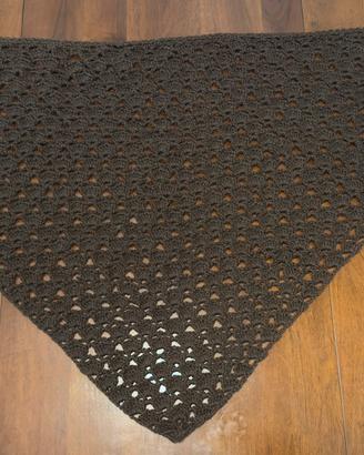Scialle triangolare artigianale in 100% merino
