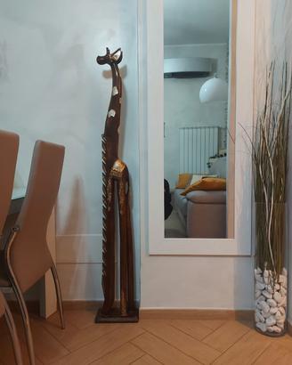 giraffa in legno statua