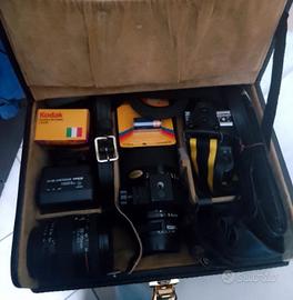 macchina fotografica NICON F 401 S. 