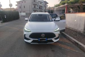 MG HS LUXSURY