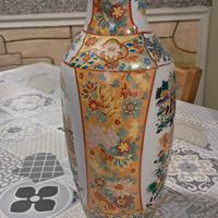 vaso con decorazioni orientali