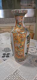 vaso con decorazioni orientali