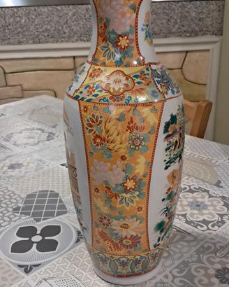 vaso con decorazioni orientali