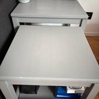 Coppia di tavolini in legno