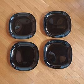 Piatti fondi neri grandi