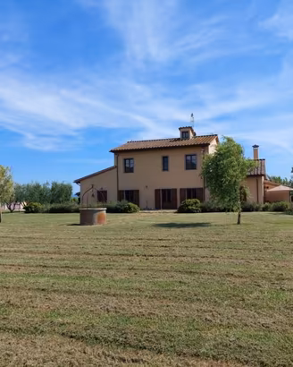 Rustico / Casale di 400 m² con più di 5 locali a C