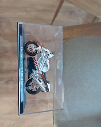 modello Honda VTR 1000 SP2