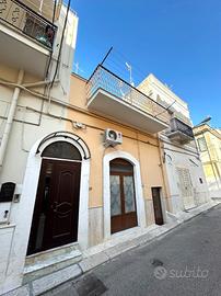 CASA SEMINDIPENDENTE A CANOSA DI PUGLIA
