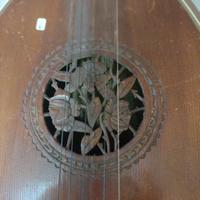 liuto diritto o colascione a 6 corde 