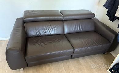 Divano marrone in cuoio - Poltrone & Sofà