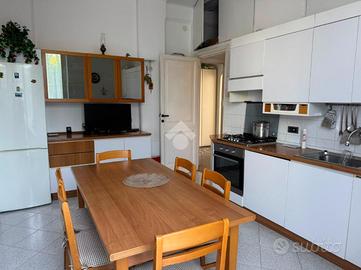 4 LOCALI A GENOVA