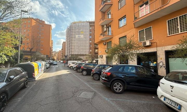 Quartiere africano - locale commerciale