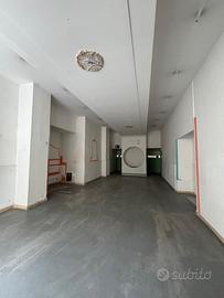 A/1160 Ampio negozio al Corso Butera