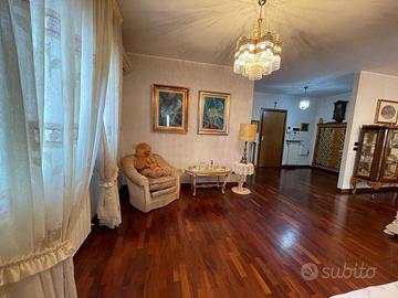 Appartamento di 160 m² con 5 locali e box auto dop