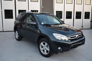 Fuori strada con 4 ruote motrici e marcia ridotta