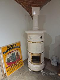 stufa ad accumulo di Castellamonte in ceramica 