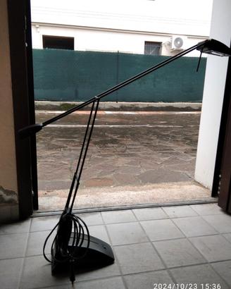 Lampada alogena da tavolo nera modello Pan Titty