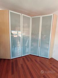 armadio cabina angolare.