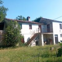 Casale con ampio giardino