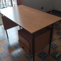 TAVOLO/SCRIVANIA con cassetti in legno e metallo 