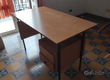 TAVOLO/SCRIVANIA con cassetti in legno e metallo 