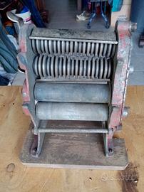 Vecchie macchine per fare la pasta