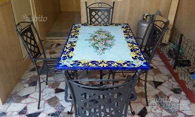 Tavolo in pietra lavica maiolicato a mano