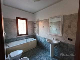 POMEZIA QUADRILOCALE CON TERRAZZO E GIARDINo
