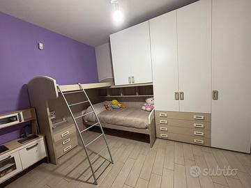 Cameretta completa con letto a ponte