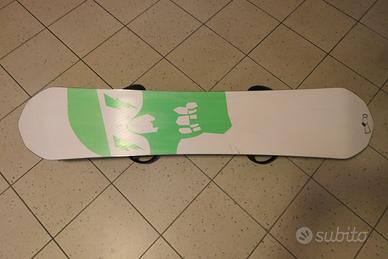 SNOWBOARD 150CM SENZA ATTACCHI + SCARPONI REGALATI