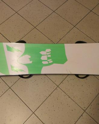 SNOWBOARD 150CM SENZA ATTACCHI + SCARPONI REGALATI