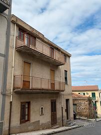 Ampio edificio indipendente