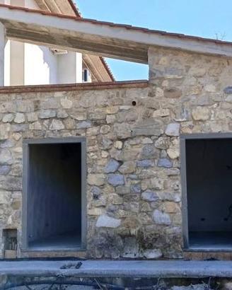 Appartamento di 160 m² con 3 locali a Laterina Per