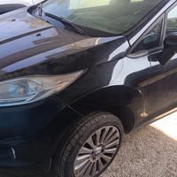 Ford Fiesta 6 Black e white
