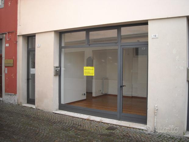 Locale ad uso negozio / ufficio