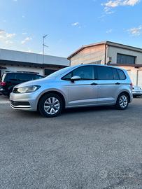 TOURAN 7 POSTI BENZINA
