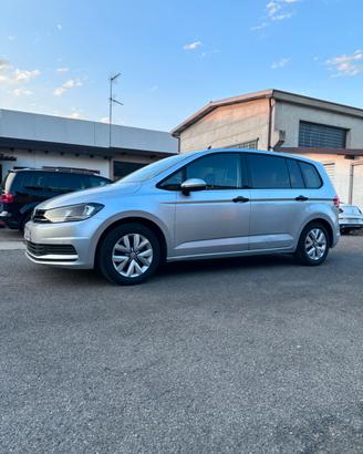 TOURAN 7 POSTI BENZINA
