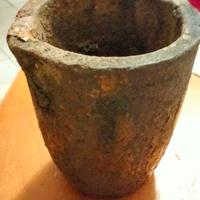 antico crogiolo usato per fusione di oro e argento