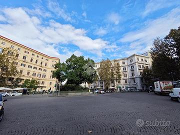 3 LOCALI A NAPOLI
