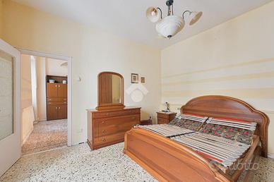 3 LOCALI A LA SPEZIA