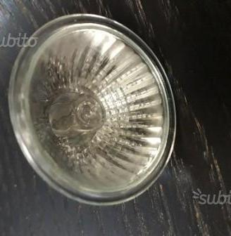 N. 18 lampadine alogene per faretti 50w gu10