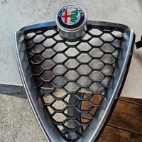 alfa romeo stelvio ,scudo  e griglie paraurti ant.