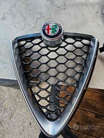 alfa romeo stelvio ,scudo  e griglie paraurti ant.